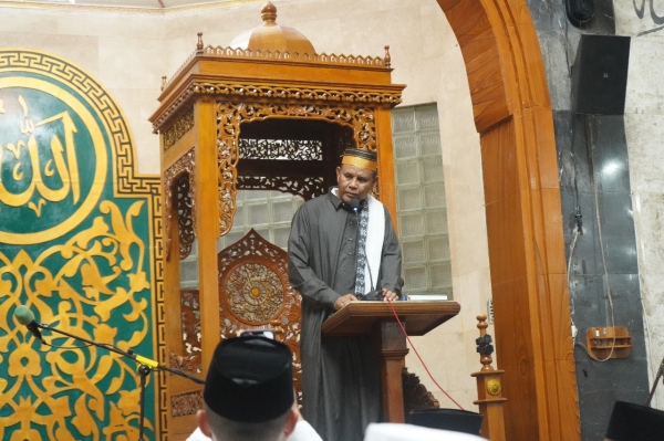 BUPATI : MASJID AGUNG NURUL HUDA SEBAGAI MASJID KESATUAN DAN CONTOH DI KABUPATEN SUMBAWA